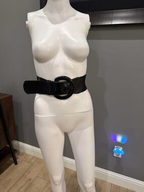 bebe Wide Waist Belt Black Patent Stretch Oversized Circle Buckle P/S